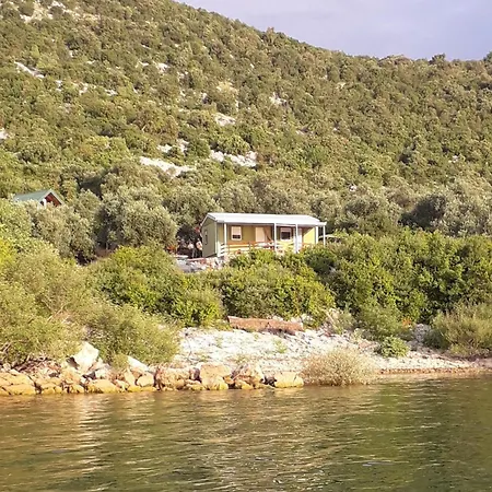 Lake House Julia Bar Exterior photo